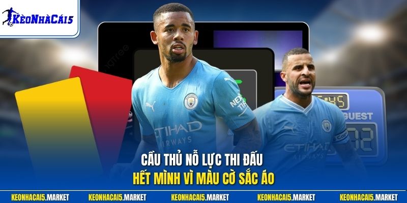 Cầu thủ nỗ lực thi đấu hết mình vì màu cờ sắc áo